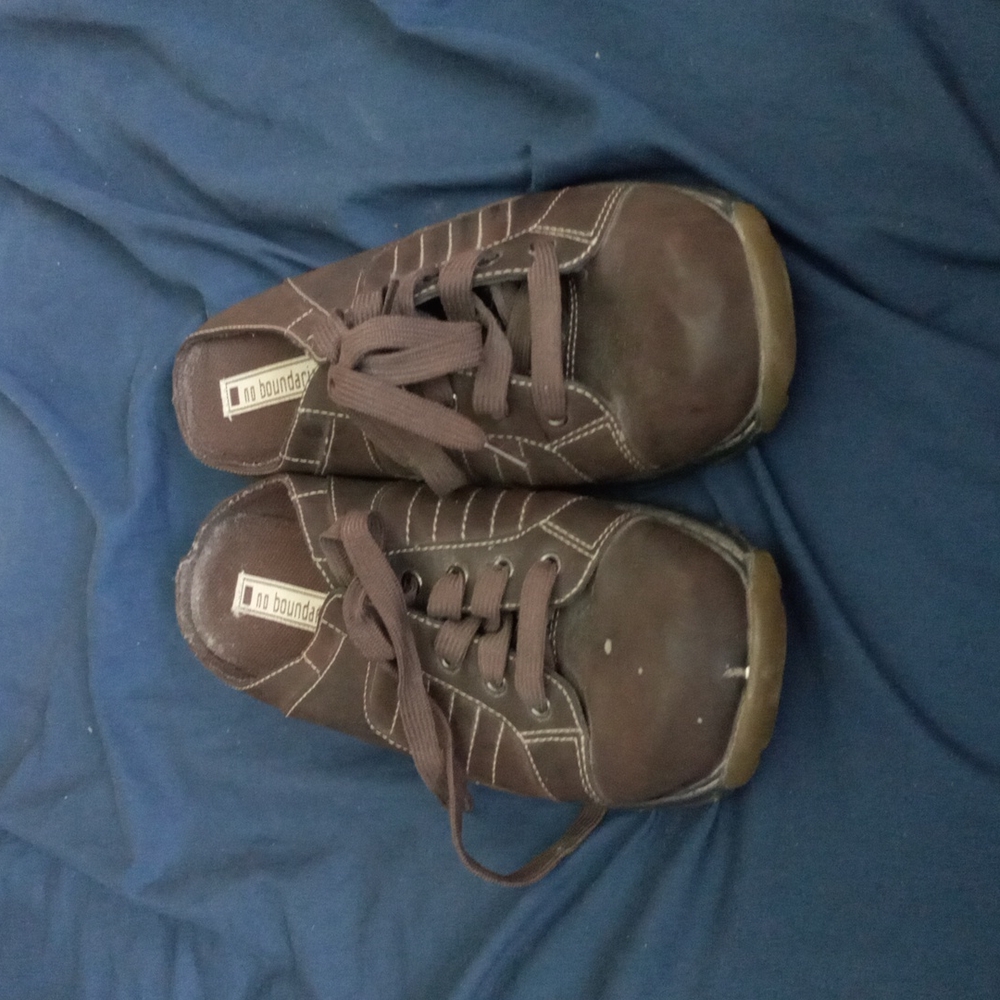 No Boundaries no back brown shoes